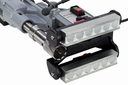 Магнитный сверлильный станок Euroboor TUBE.55-T для работы на трубах, изогнутых поверхностях и плоских листах металла.