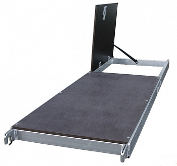 Помост с люком для вышки-туры