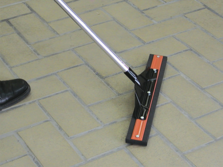 Шпатель для настилки полов RUBI