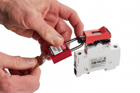 Блокиратор полюсных автоматов с винтом