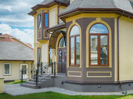 Современное решение для отделки фасада под натуральный камень