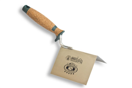 Кельма для внешних углов,  рукоятка пробка, толщина полотна 0,8мм, размер 75х110мм