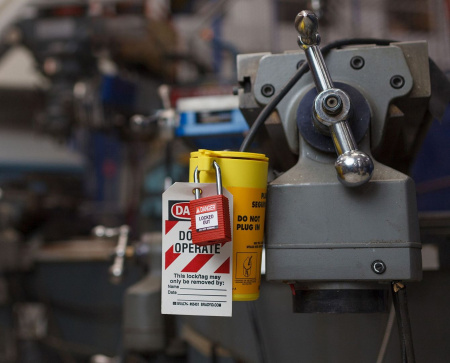 Блокиратор штепсельных разъемов универсальный