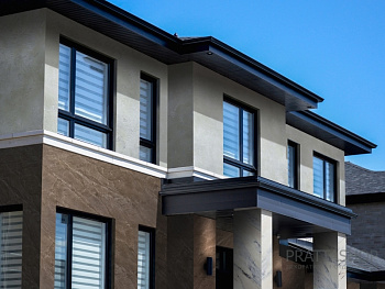 Экстерьер современной виллы с классическим каменным дизайном