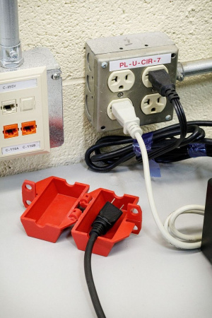 Блокиратор штепсельных разъемов