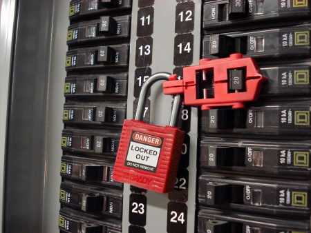 Блокиратор узких автоматических выключателей