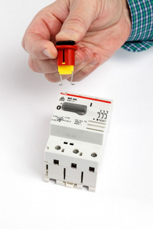 Блокиратор полюсных автоматов ABB MS325